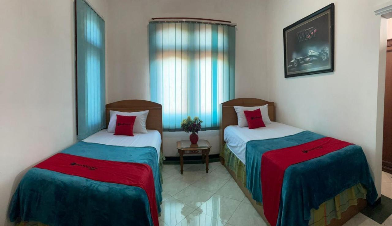 RedDoorz Syariah @ Karang Pilang Hotel Karangpilang Luaran gambar