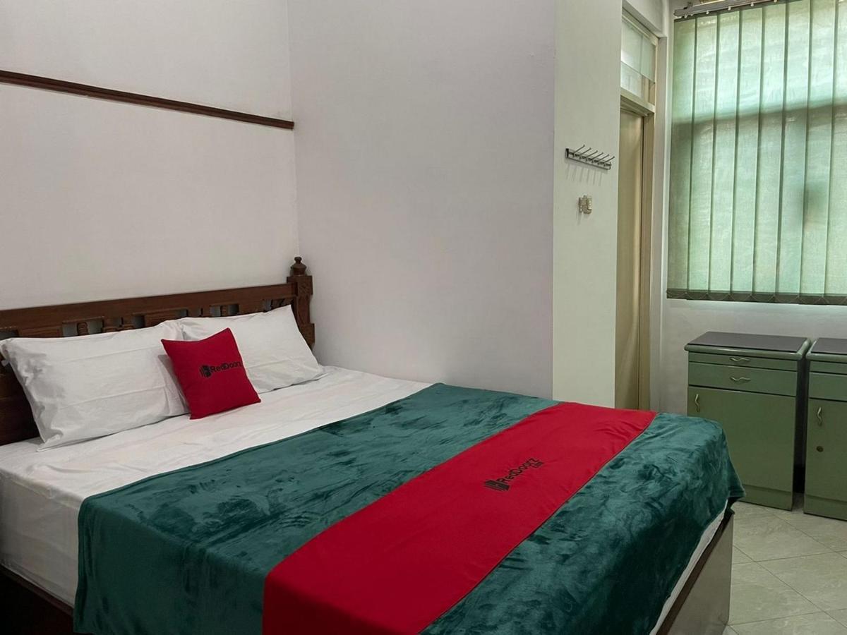 RedDoorz Syariah @ Karang Pilang Hotel Karangpilang Luaran gambar