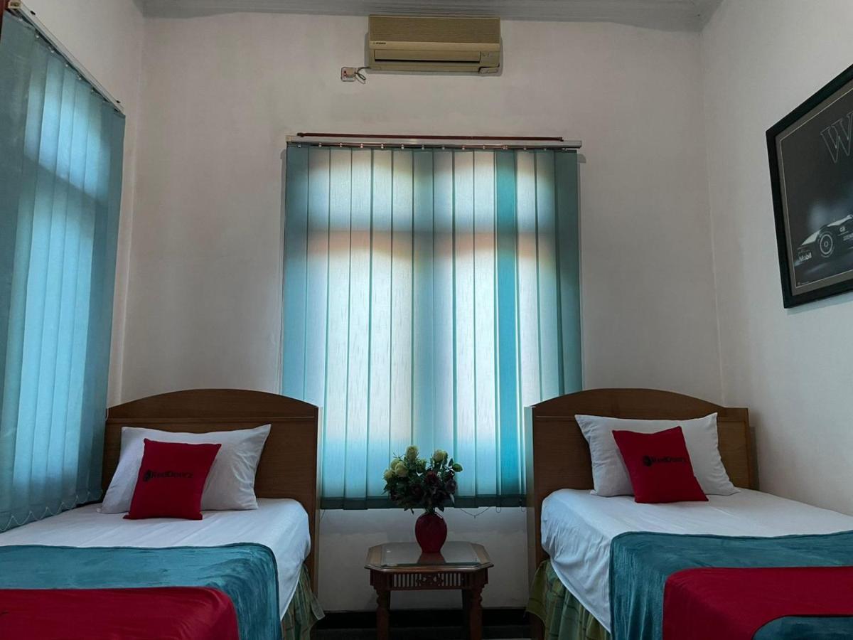 RedDoorz Syariah @ Karang Pilang Hotel Karangpilang Luaran gambar