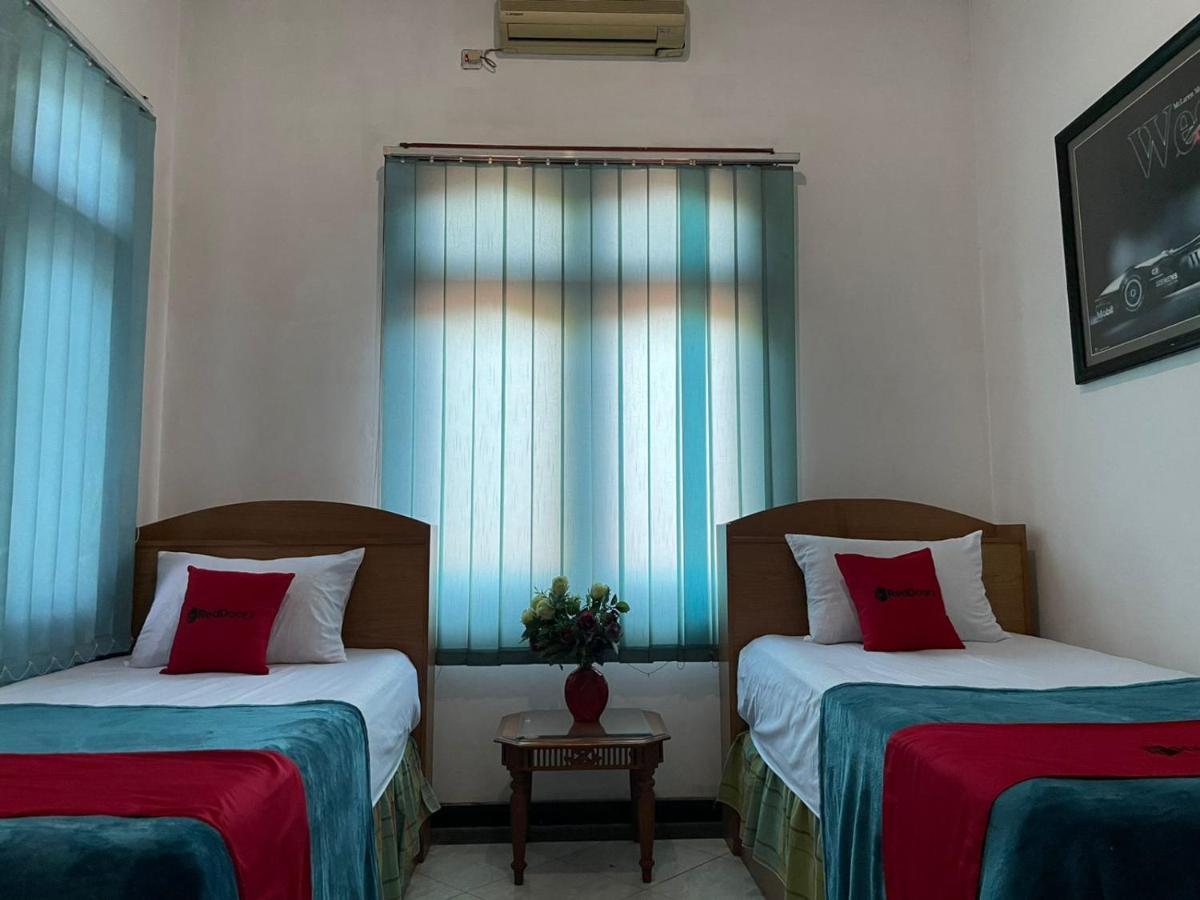 RedDoorz Syariah @ Karang Pilang Hotel Karangpilang Luaran gambar